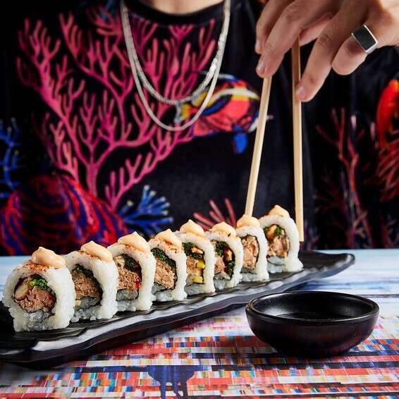 דווקא הוא אכזב. סושי חריף של הג'ירף // צילום: יונתן בן חיים